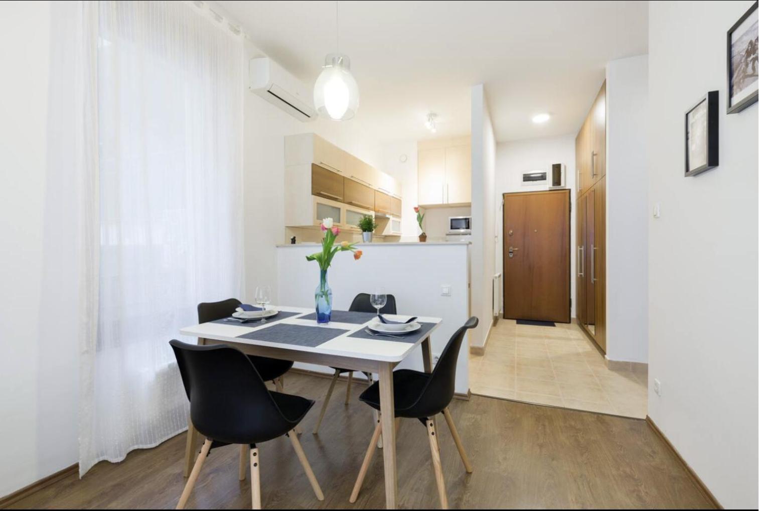 Kazinczy 3 Jewish Hq Bedroom + Living With Balcony Lejlighed *