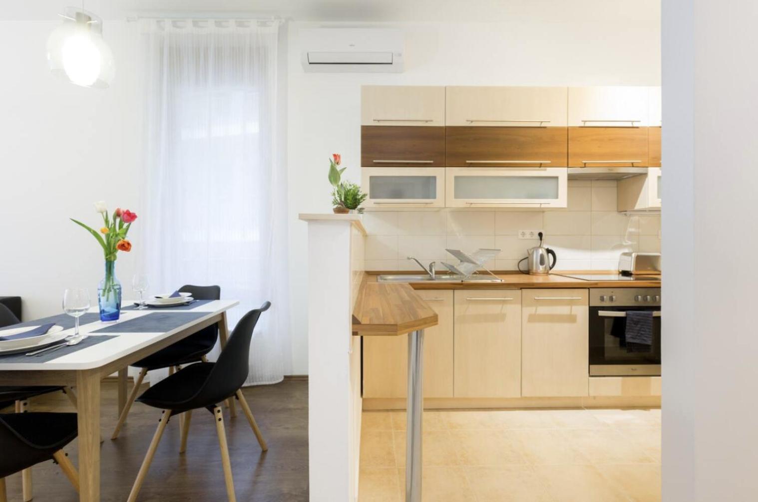 Kazinczy 3 Jewish Hq Bedroom + Living With Balcony Lejlighed